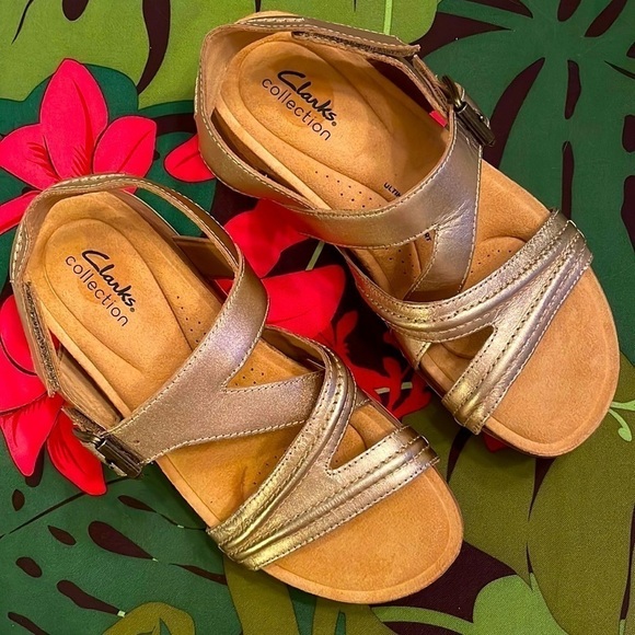 Brand New Clarks Genuine Leather Rose Gold Adjustable Brynn Step Sandals - Picture 1 of 15